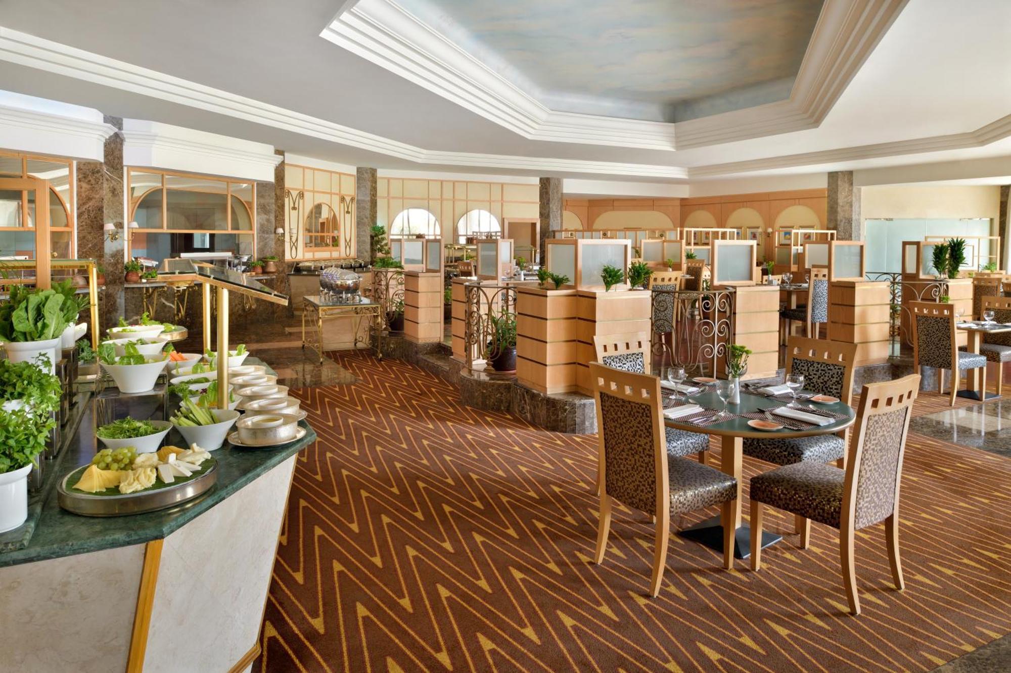 Al Corniche Hotel Jeddah Exterior photo The restaurant